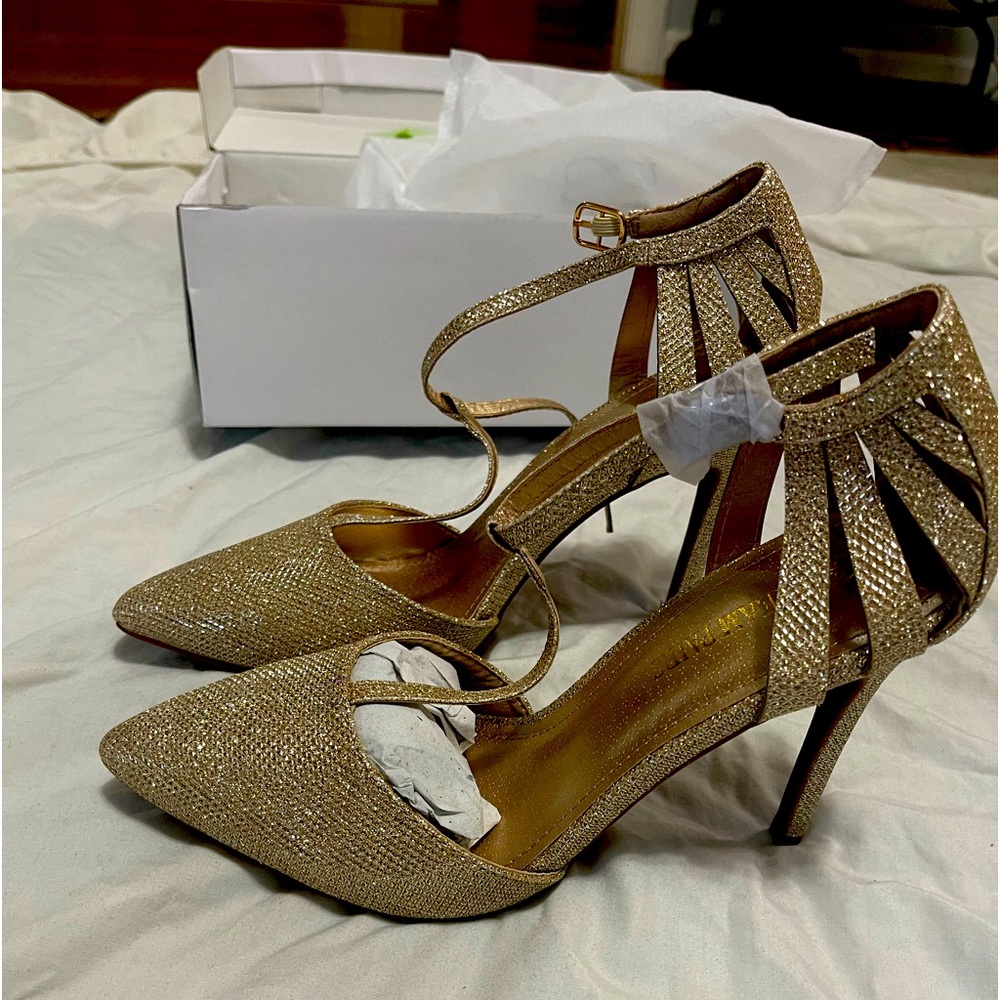 Women’s shoes 9.5. Gold Glitter. Brand new